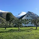 Charming House In Loen, In The Heart Of Nordfjord * Loen