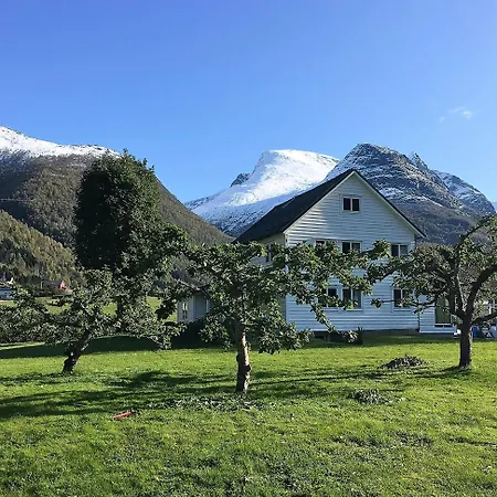 Charming House In Loen, In The Heart Of Nordfjord * 卢恩